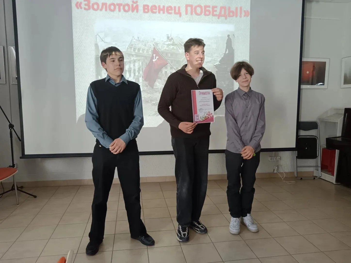 Золотой Венец Победы.  22 апреля ученики 8Б класса вместе со своим классным руководителем Жуковой Ла