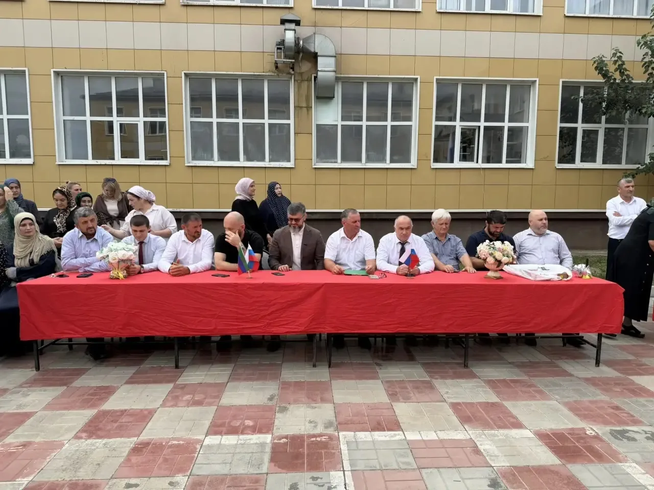 1 сентября 2026 года в МКОУ «Новокаринская СОШ им. Г.Г.Гаджиева» прошла торжественная л...