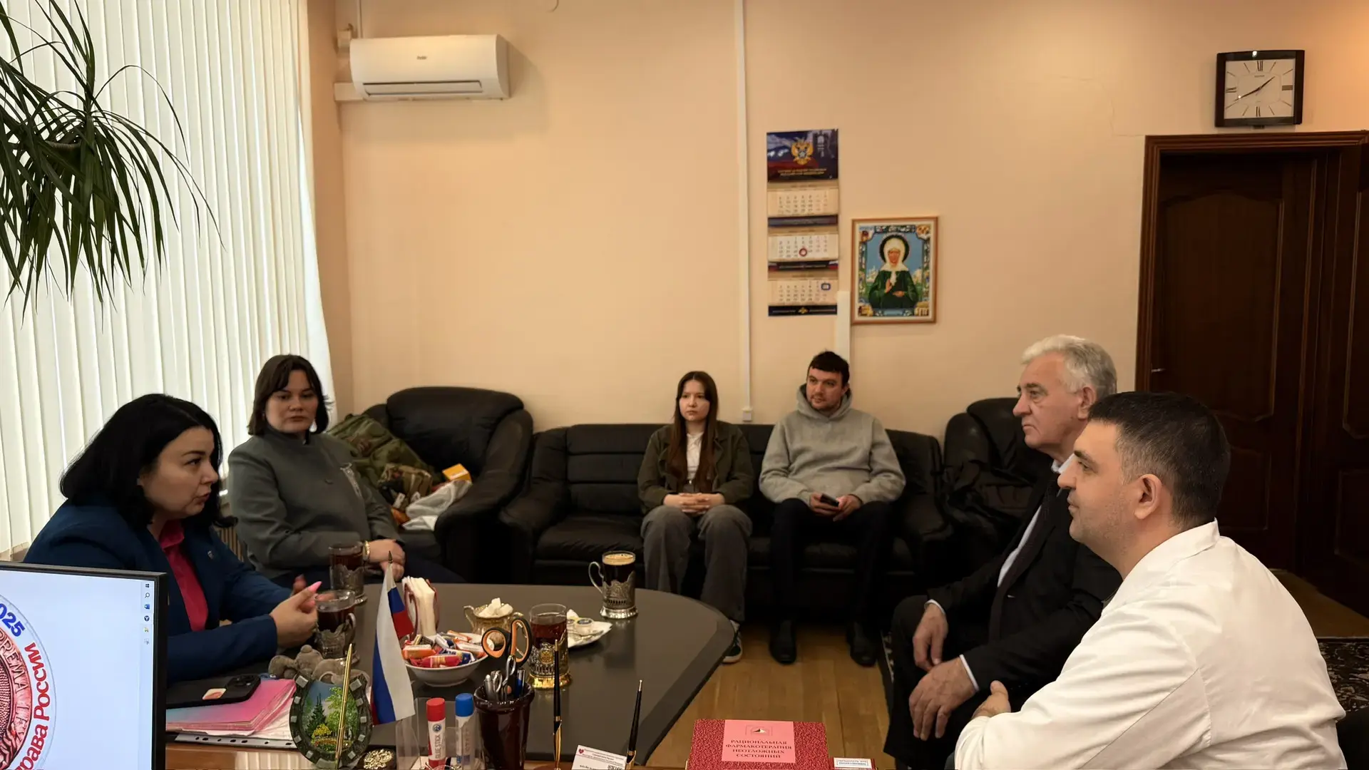 🇷🇺 «Своих не бросаем»: делегация МГРИ посетила участников СВО в санатории имени Горького   Профком и