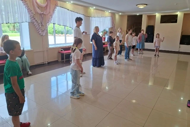 Мастер-класс по актёрскому мастерству в ДК «Юбилейный»: каникулы с пользой!

На прошлой неделе в Дом