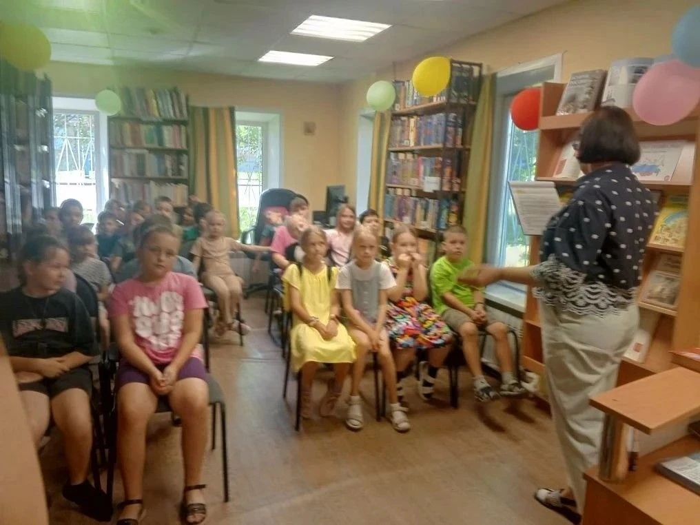 5 июня наш летний лагерь «Улыбка» отправился на увлекательную экскурсию в городскую библиотеку. Для 