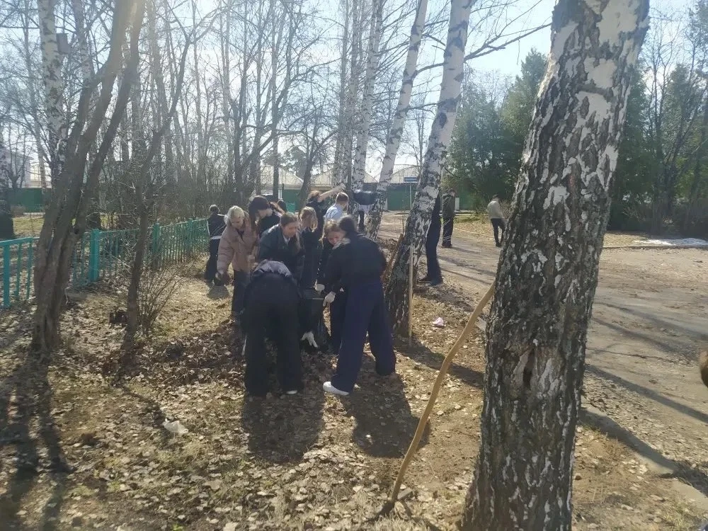 💪🏻 Даешь субботники в массы!  С 16 по 18 апреля мы старательно приводили в порядок пришкольную терри