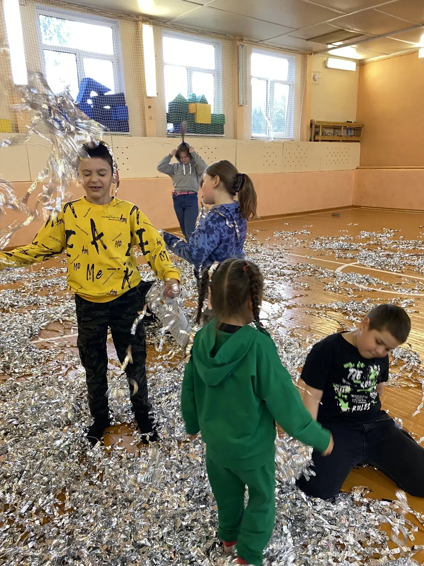 🎈 В ДОЛ «Спортлэнд» сегодня состоялся тематический день — «День серпантинного дождя».


Мероприятие