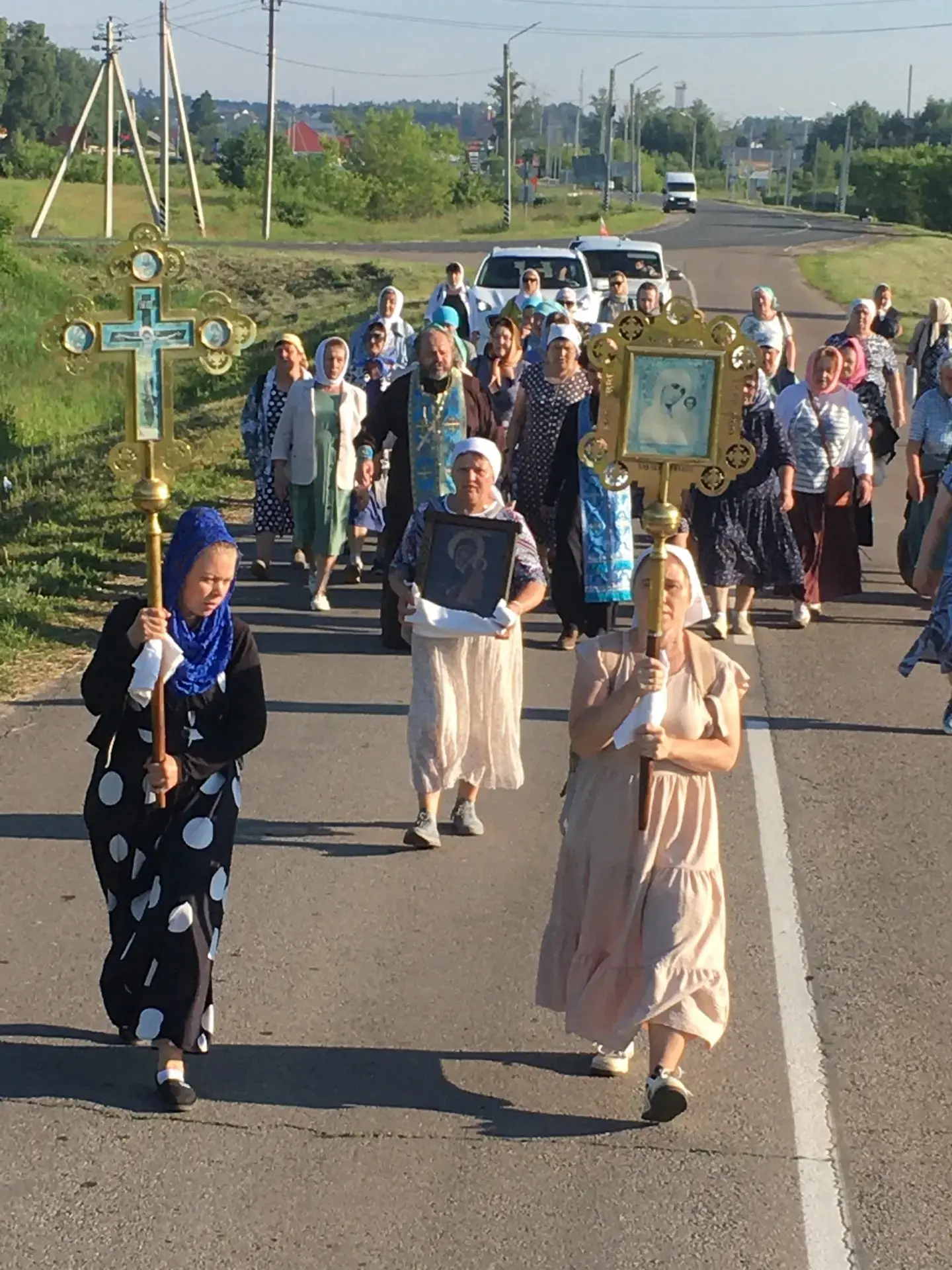 Крестный ход на Семиключье 

В 9-по Пасхе пятницу состоялся Крестный ход от Никольского храма поселк