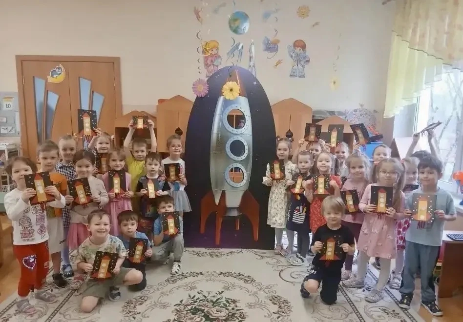🚀 День космонавтики в дошкольном корпусе «Гармония»   🌌🛰️ 12 апреля весь мир отмечает 65-летие авиац