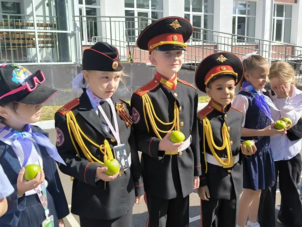 🇷🇺25 мая состоялась финальная торжественная линейка учебного года 2025-2026! 
Ирина Владимировна н