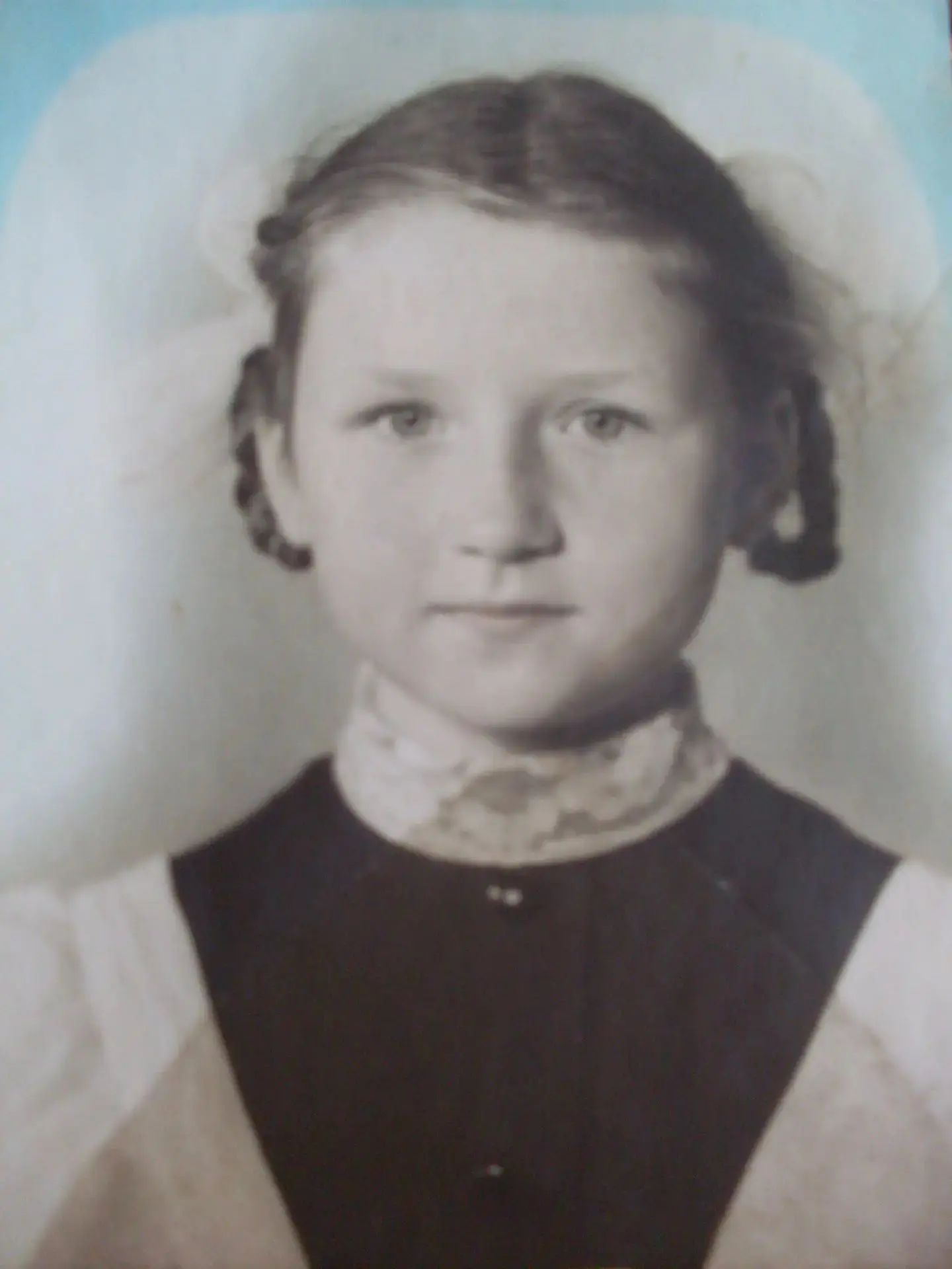 💐 Два чёрно-белых снимка. Они трогают до глубины души, потому что возвращают нас в про...