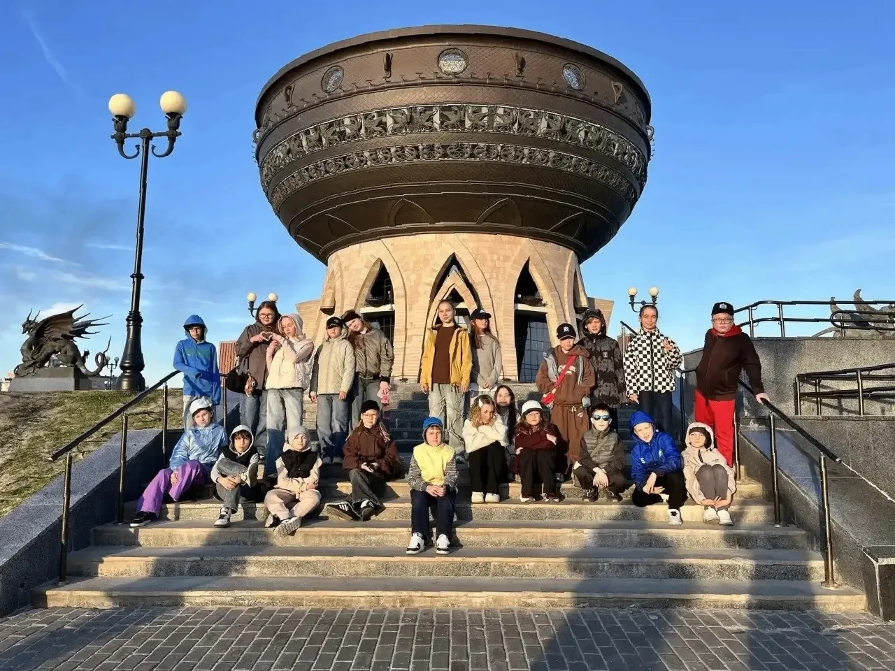 🎭 Салехардские школьники на неделю уехали учить английский в Казань.  Ученики Обдорской гимназии отп