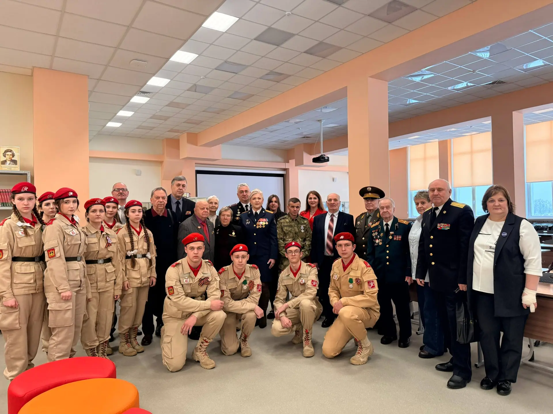 🌟Ветеранский десант - 2026🌟  💫В МБОУ «Центр образования «Перспектива» г. Брянска побывал ветеранский