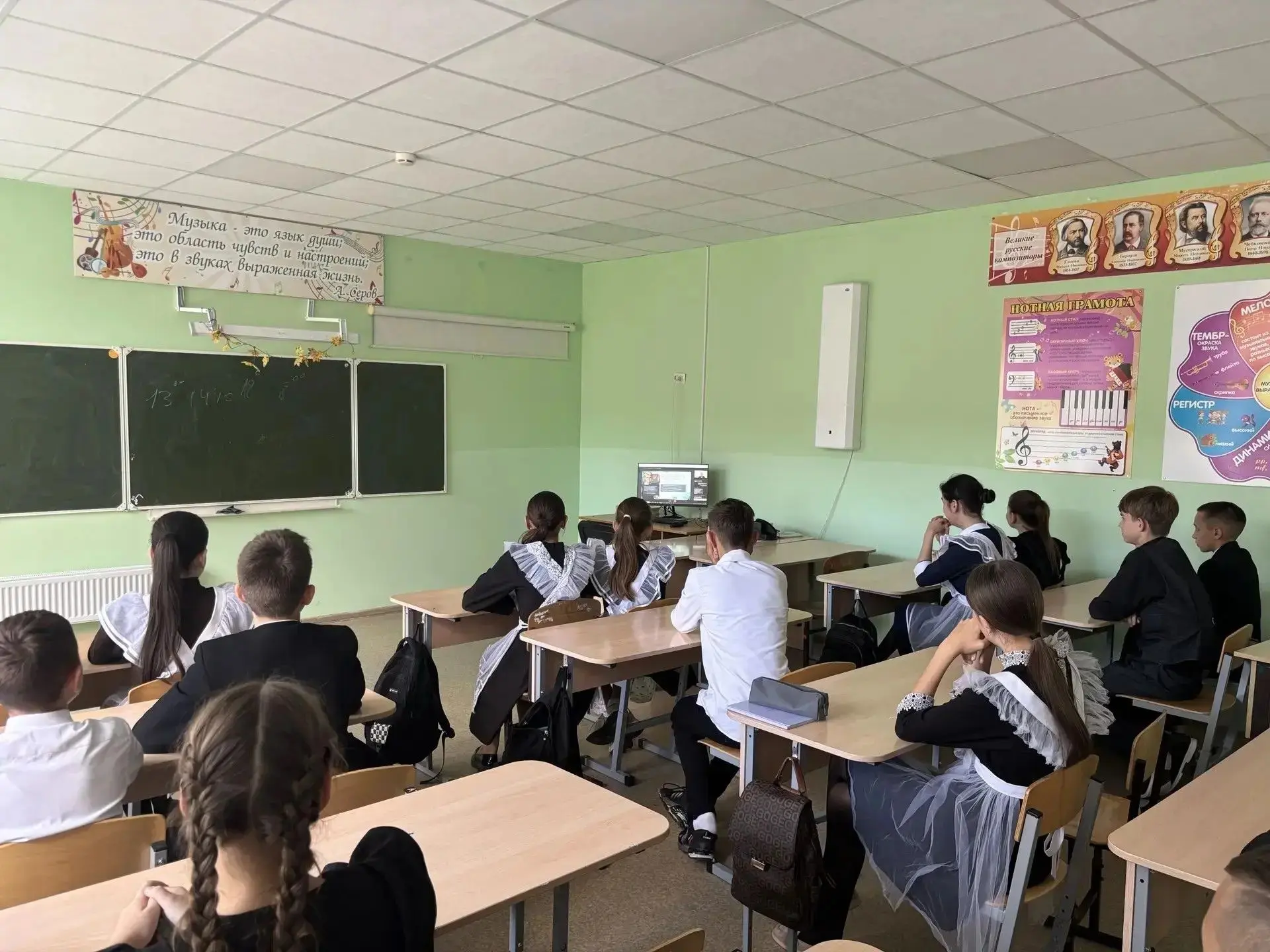 Обучающиеся 8б класса приняли участие в онлайн-уроке Банка России по финансовой грамотн...