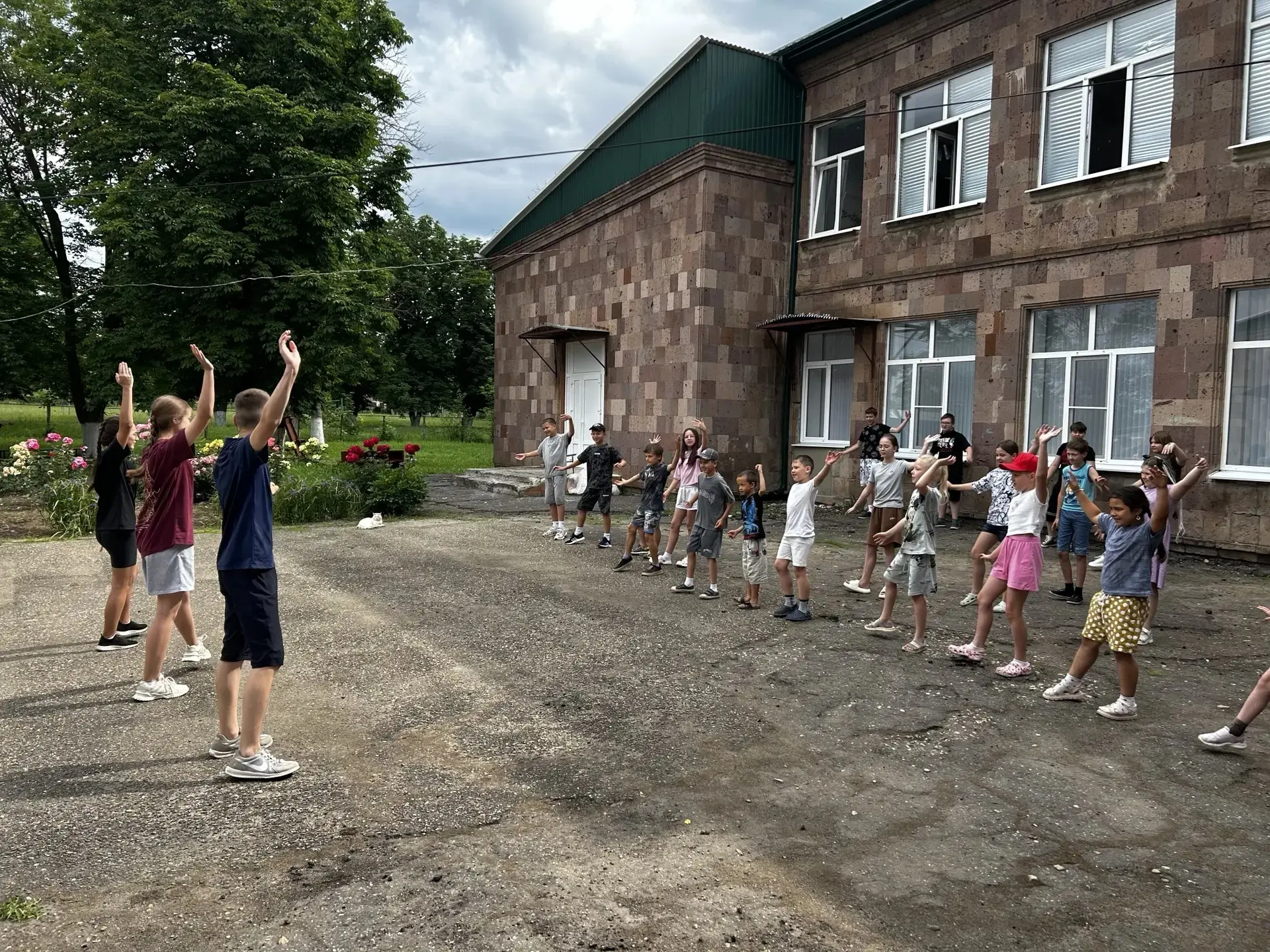 Сегодня день в лагере дневного пребывания «Максимум» был посвящен Дню Спорта и прошёл под девизом: «