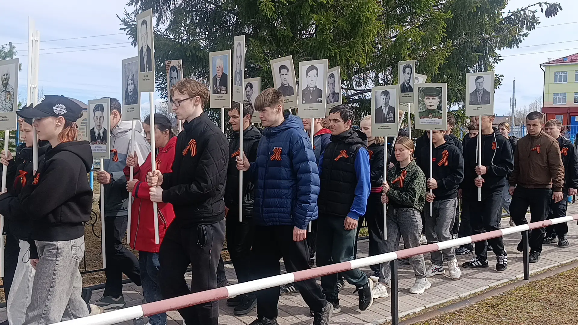 Студенты и сотрудники Александровского филиала техникума собрались сегодня вместе на торжественной л