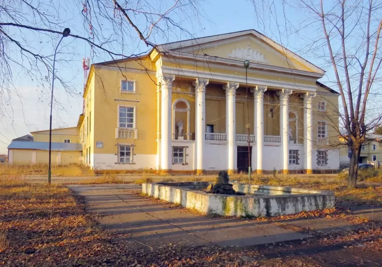 🗂️ Подлог ради контракта: в Лесосибирске перед судом предстанет руководитель строительной фирмы за ф
