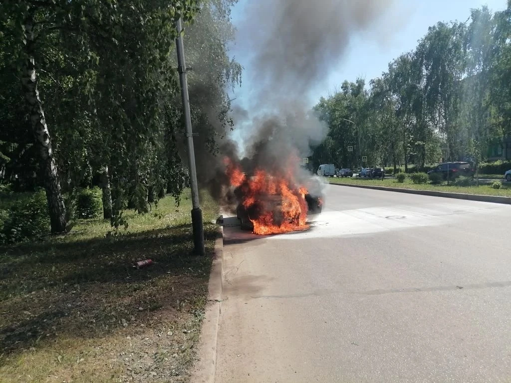 На ул. Островского горела машина 🚘  ✌️ «Подслушано» в Maх