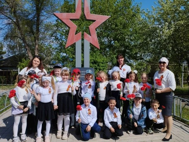 АКЦИЯ ПАМЯТИ: МЫ ПОМНИМ, МЫ ГОРДИМСЯ!
Воспитанники старшего дошкольного возраста приняли участие в т