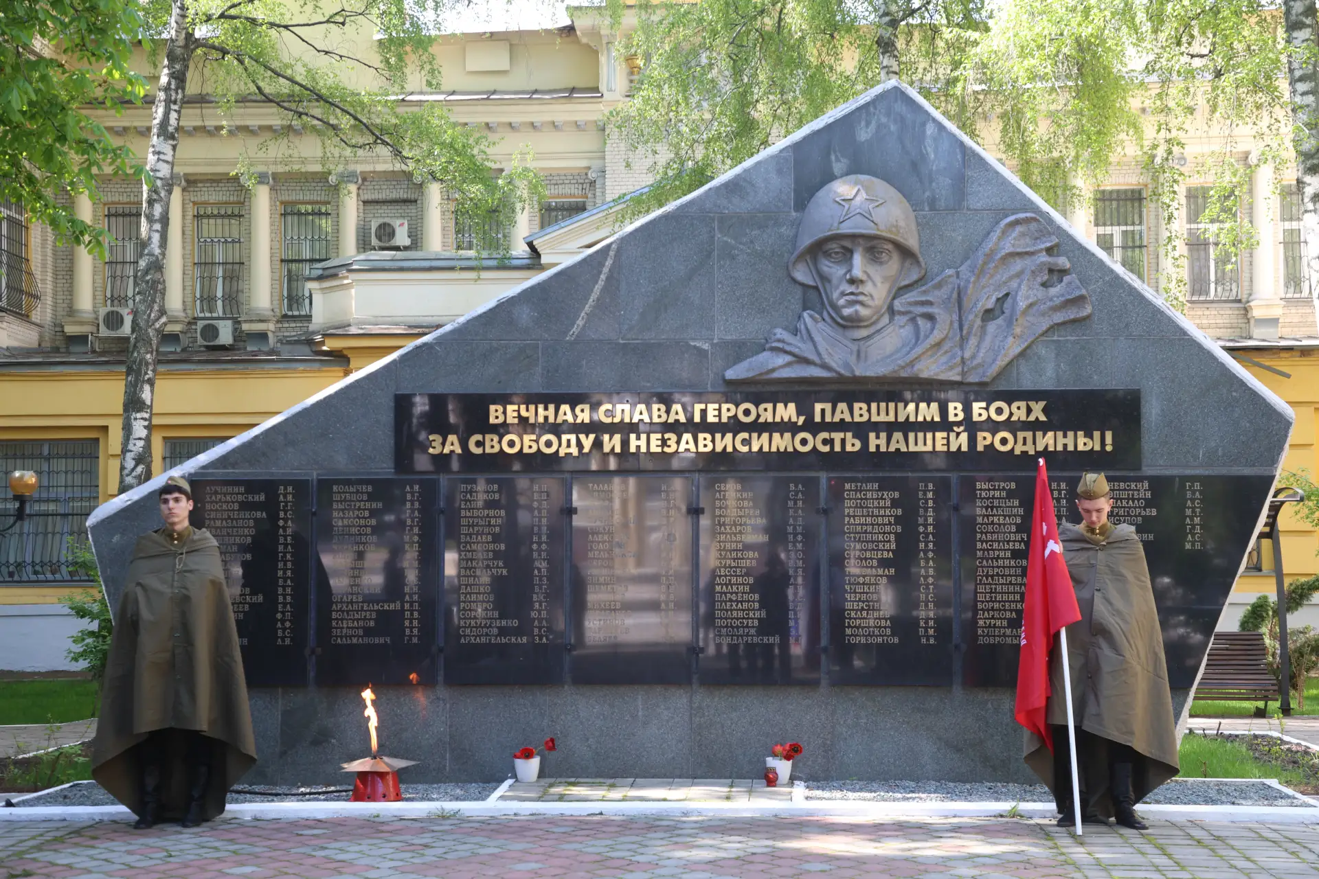 Сегодня вместе с коллегами из медицинского университета возложили цветы к обелиску-памя...