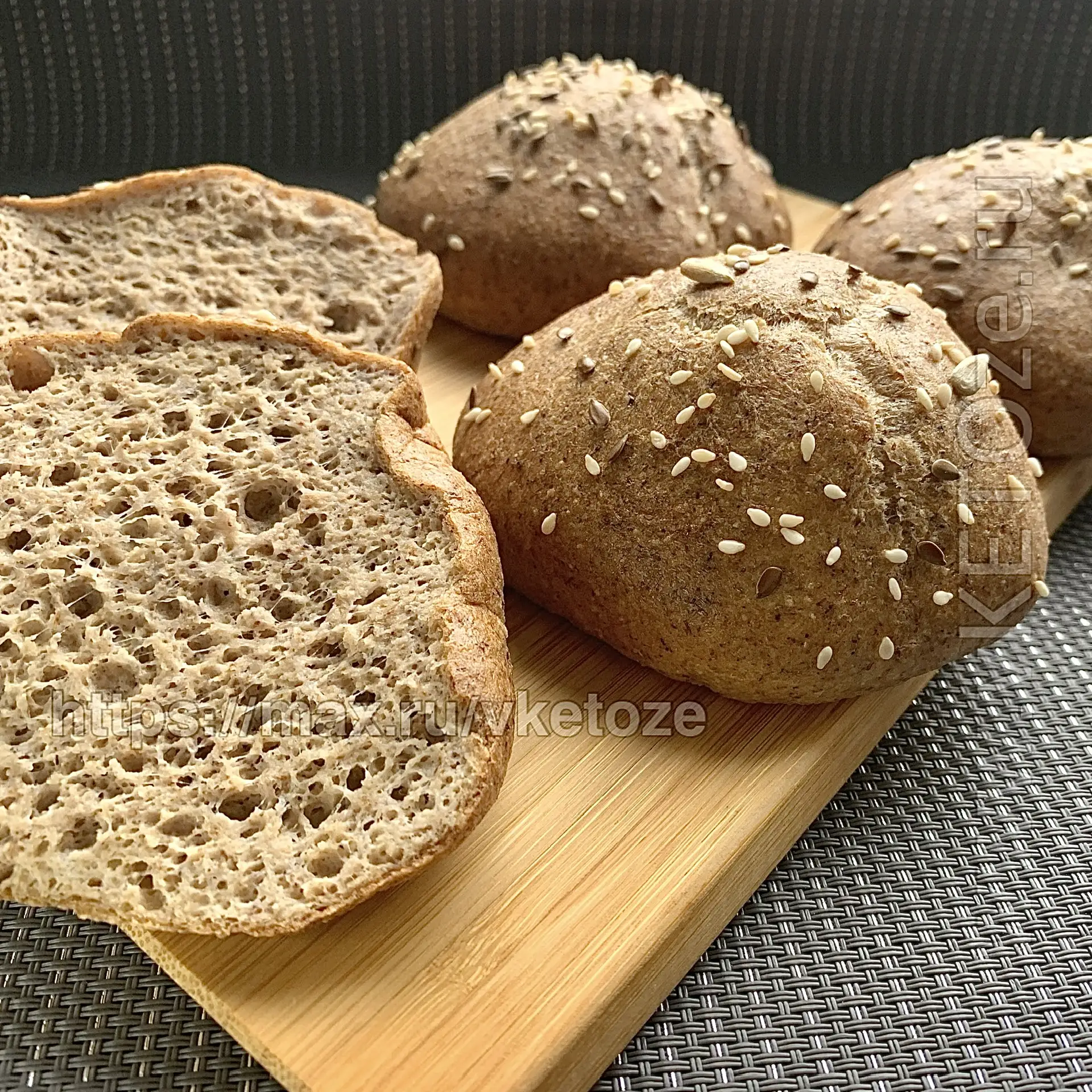 КЕТО-ХЛЕБ 🥯🍞  🔸Яйцо - 3шт 🔸Миндальная мука - 3ст.л 🔸Псиллиум в шелухе - 3ст.л 🔸Тёплая вода - 100мл 🔸