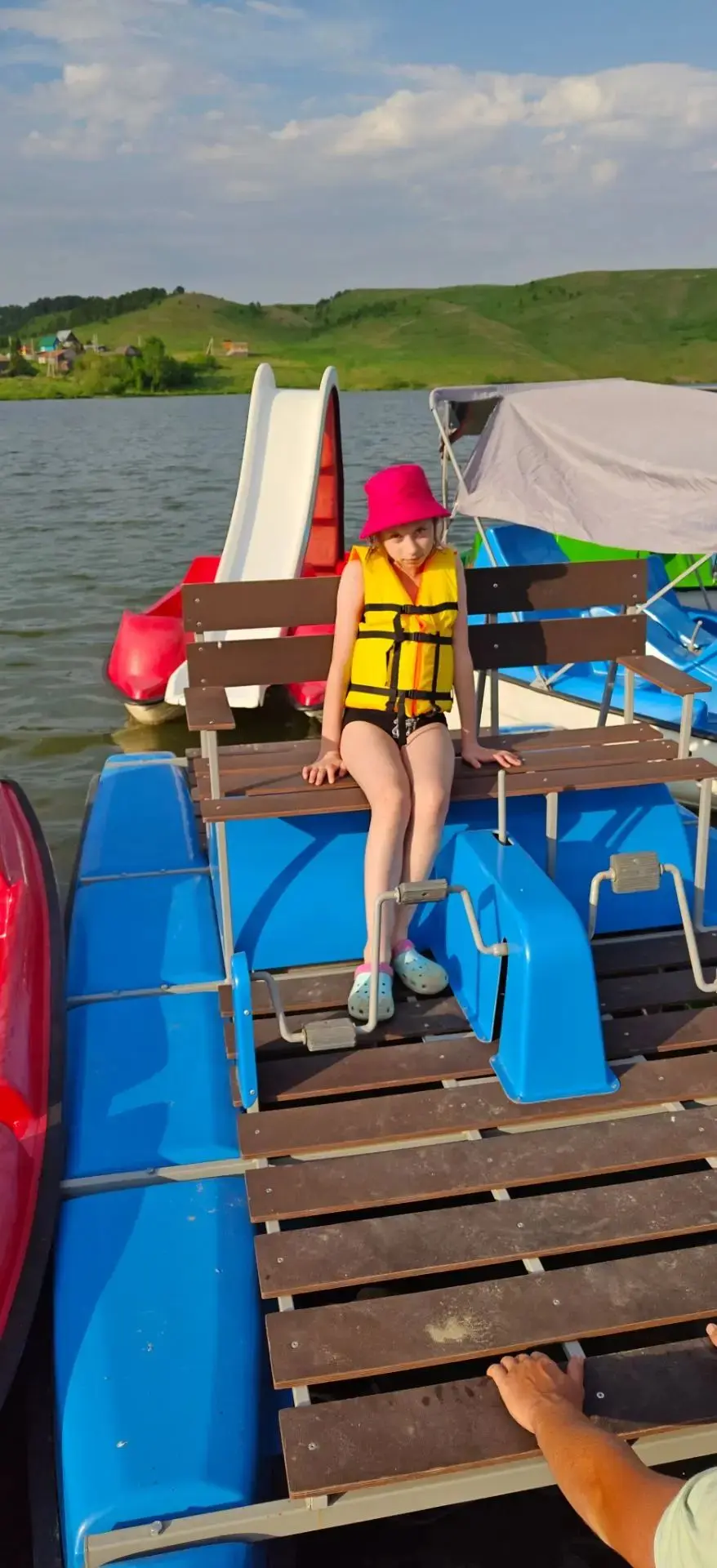 Лето — это маленькая жизнь! ☀️🏖️

Пока школьные коридоры отдыхают, наши ребята вовсю покоряют лето!