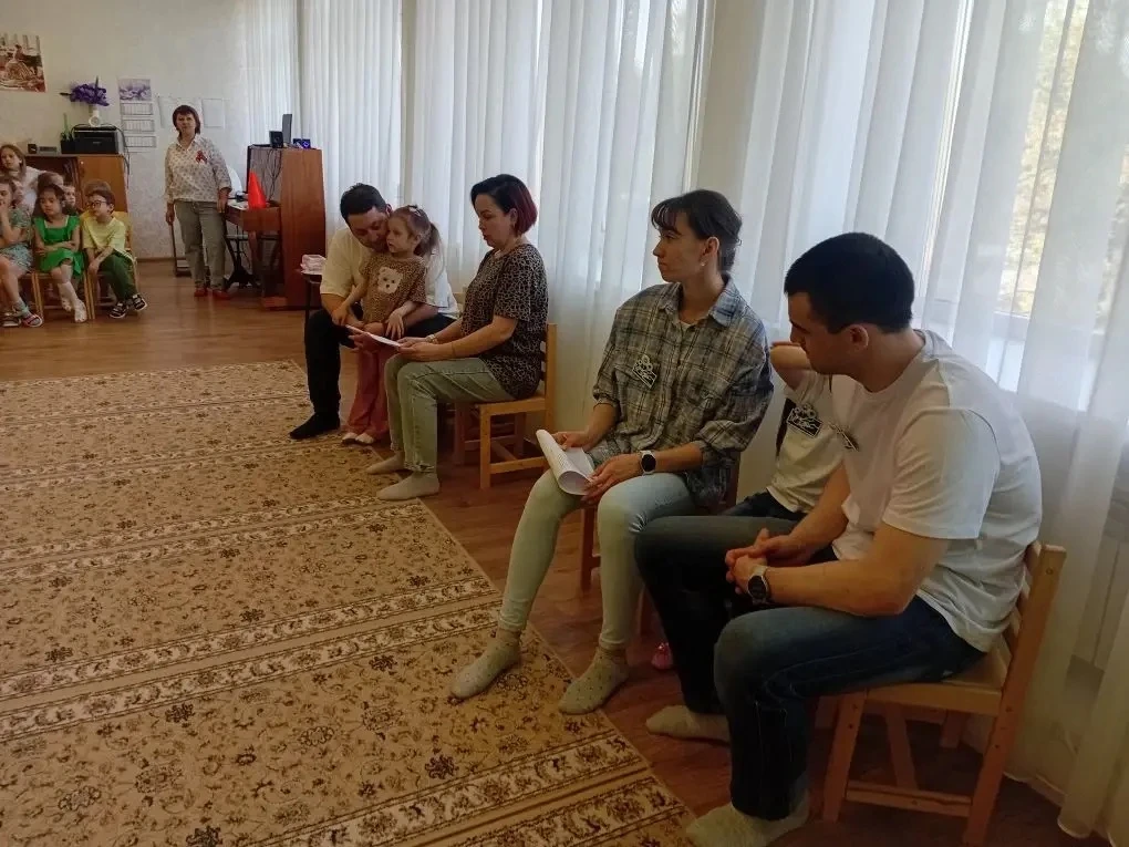 В этот майский день мы решили не разделять два важных чувства – любовь к семье и благод...