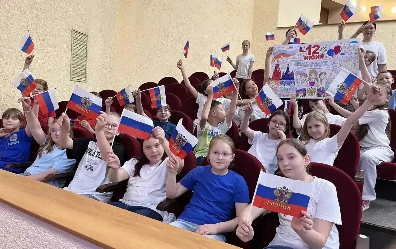 С Днём России, любимый Снежинск и вся огромная страна!

Сегодня каждый из нас чувствует особенную го