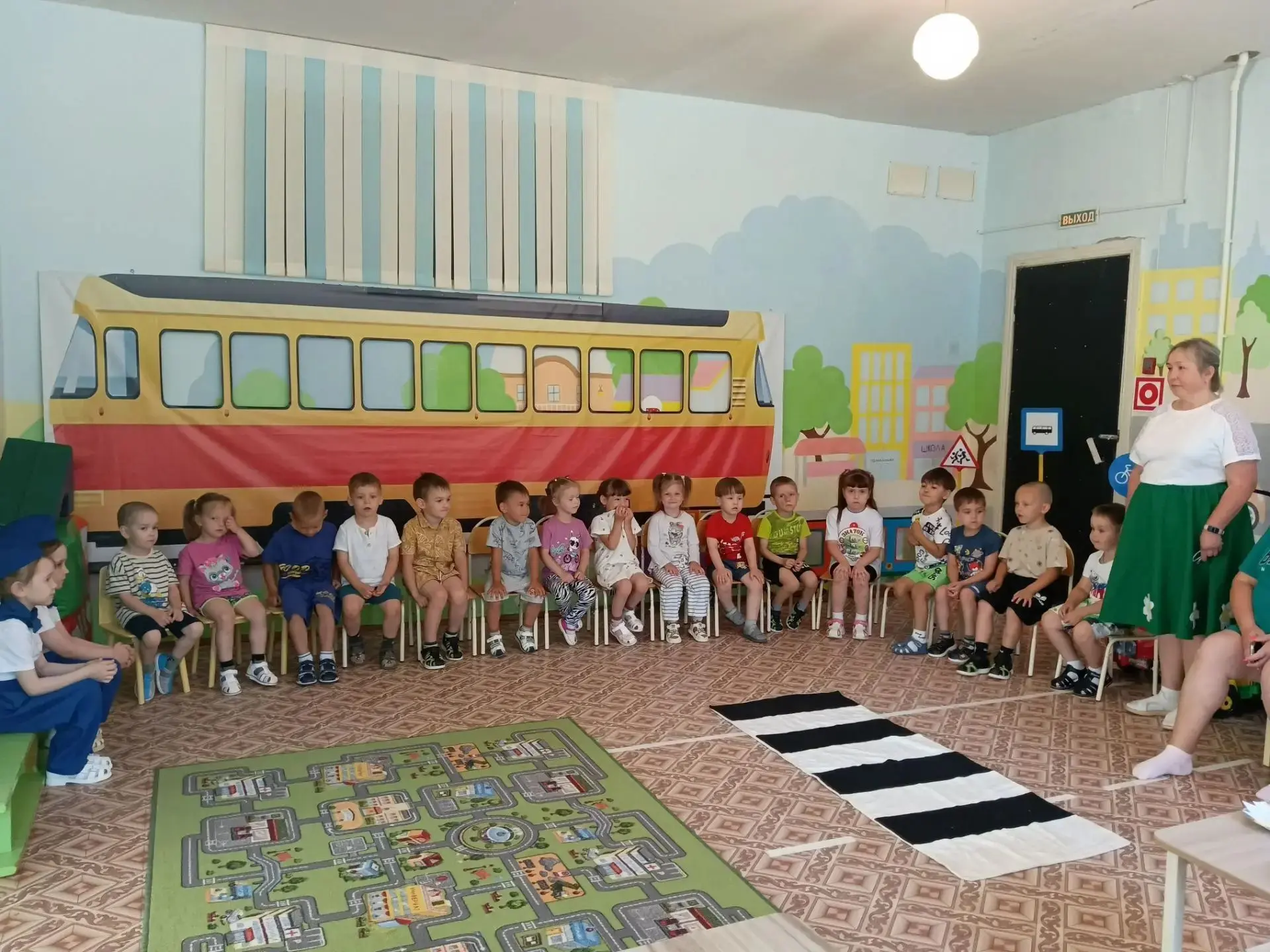 🌼 Безопасность в День семьи, любви и верности! 👨‍👩‍👧‍👦❤️
Сегодня, 8 июля, в нашем детском саду 