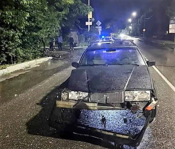 В Ессентуках подростки на мотоцикле без прав попали в реанимацию после ДТП

Шестнадцатилетний водите