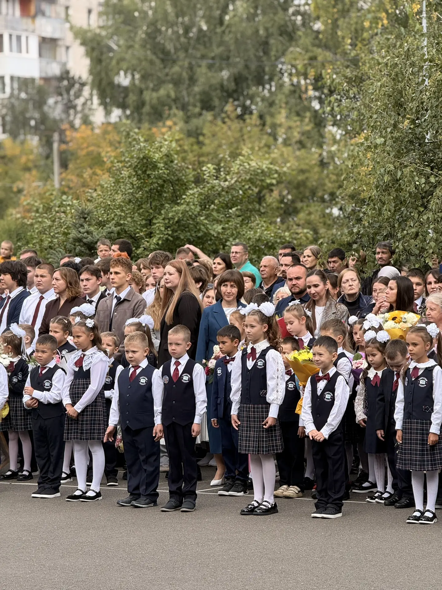 🛎️🎈🍁 Сегодня в нашей гимназии прошли торжественные линейки, посвященные Дню знаний. ...