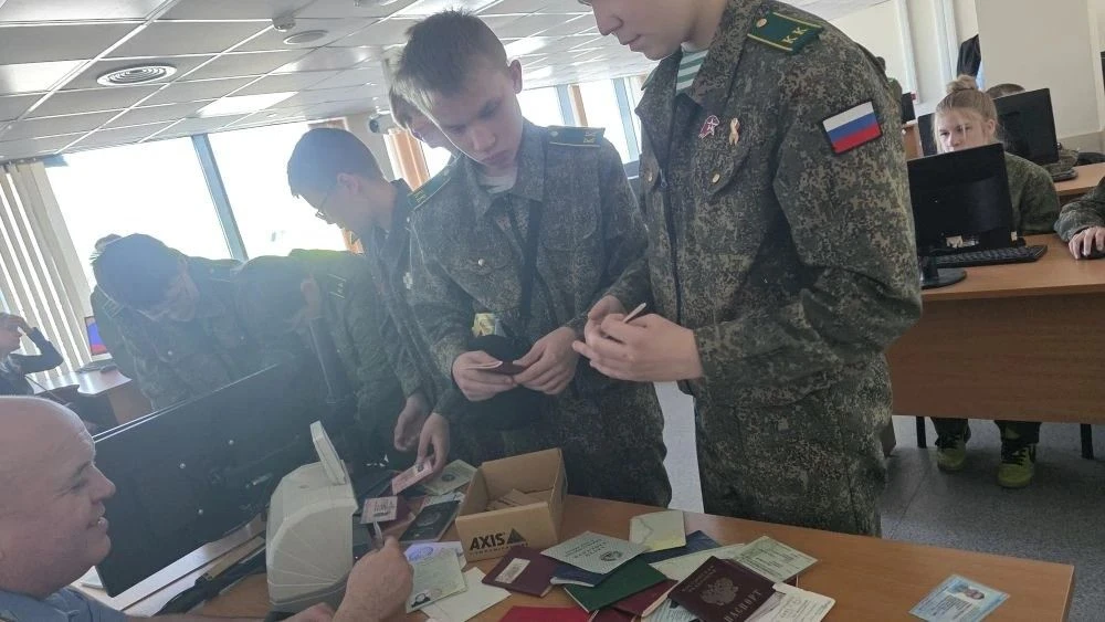 Сегодня ученики 6 "К" класса посетили Международный аэропорт Новосибирска «Толмачёво».   Ребята смог