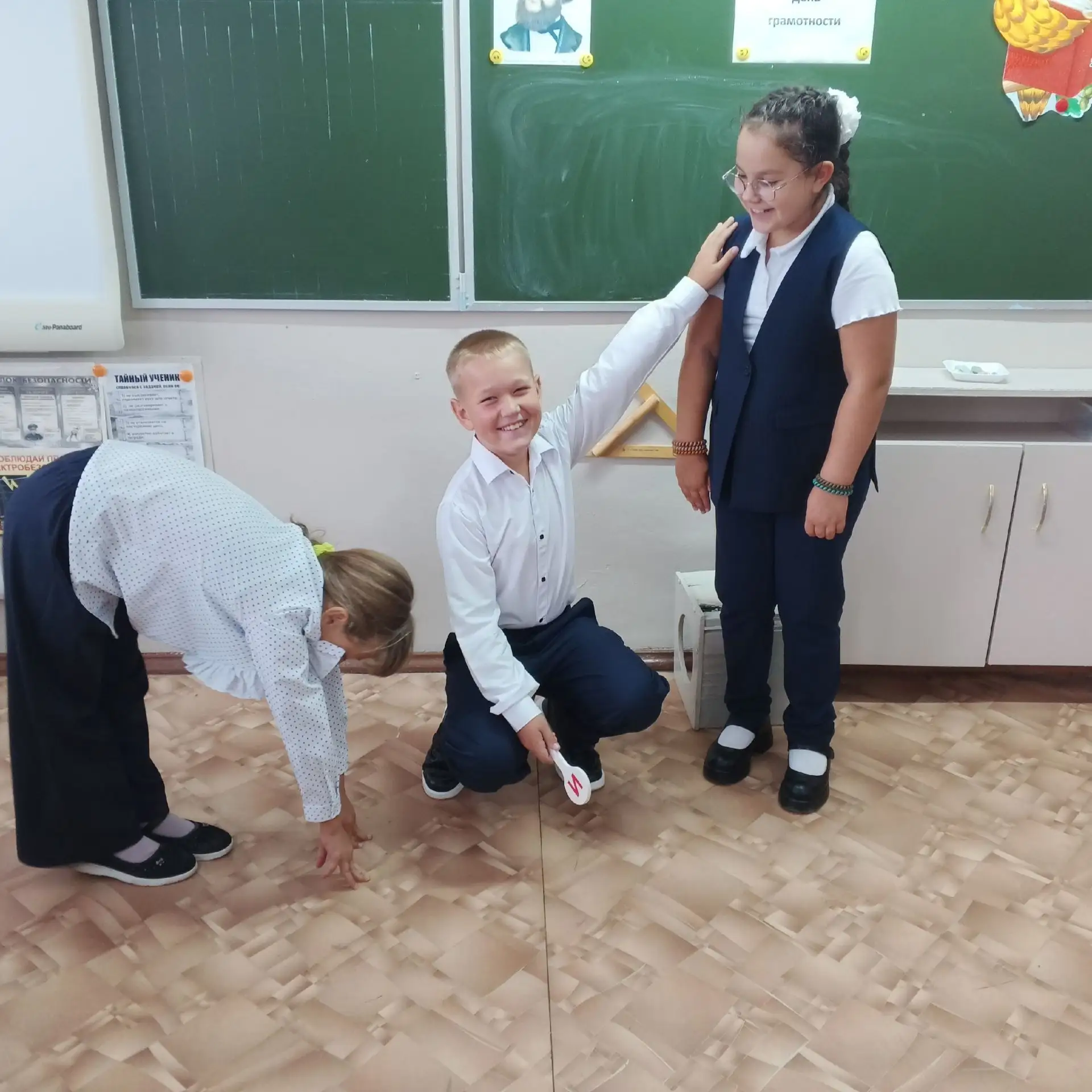 Сегодня в 3 А классе прошло мероприятие, посвящённое Международному дню  грамотности. О...