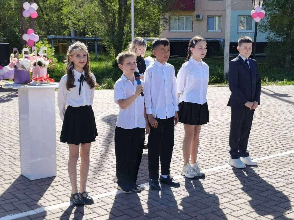 В Комаровской школе прозвенел Последний звонок!