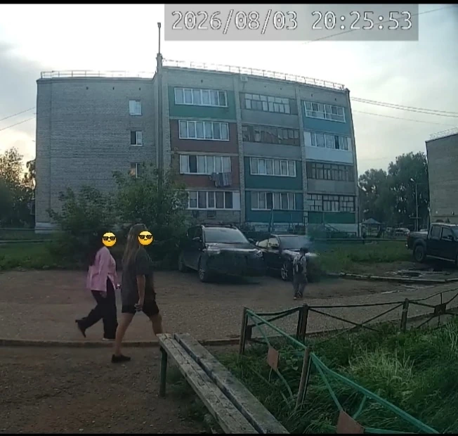 Здравствуйте. Ищу этих девушек, были сегодня 03.08.2026г на ул.Садовая 27а. Для выяснен...