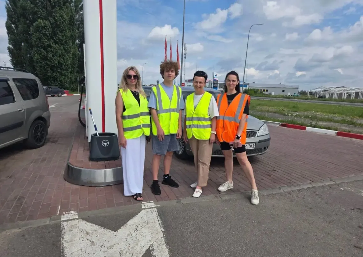 🤝ДОБРЫЕ ДЕЛА РЯДОМ: НАША КОМАНДА ВЫШЛА НА ВОЛОНТЕРСКУЮ МИССИЮ!⛽️❤️

Сегодня сотрудники нашего детск
