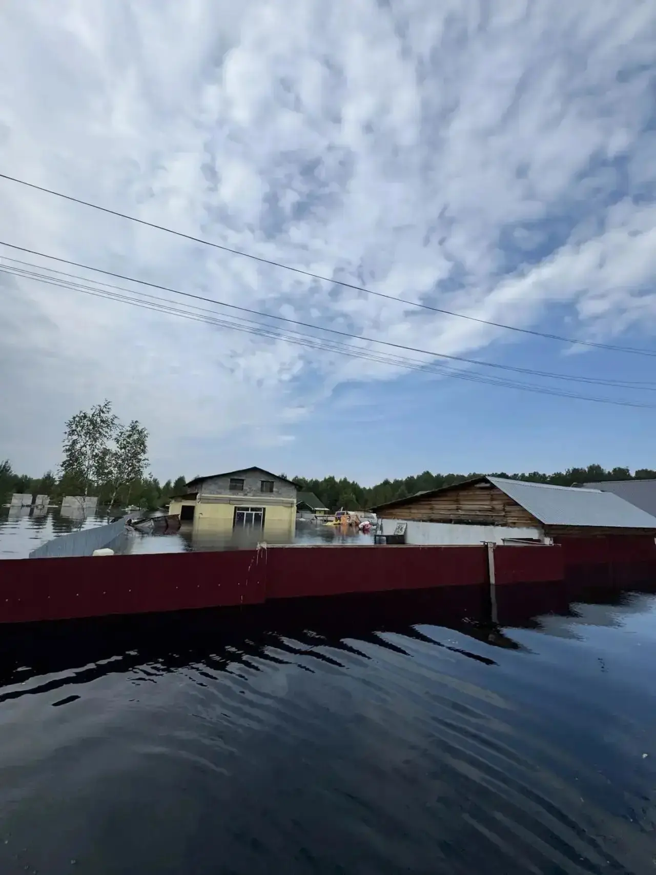 Жители области продолжают делиться  кадрами затопленных участков

📍 Тюмень
👉 Подписаться
🔥 Тюмень