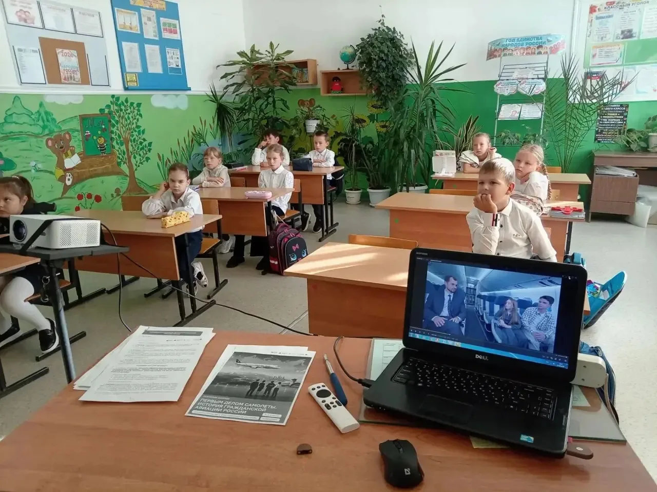 14 сентября в Вышгородской школе прошли занятия в рамках «Разговоров о важном» 🏫. Снач...