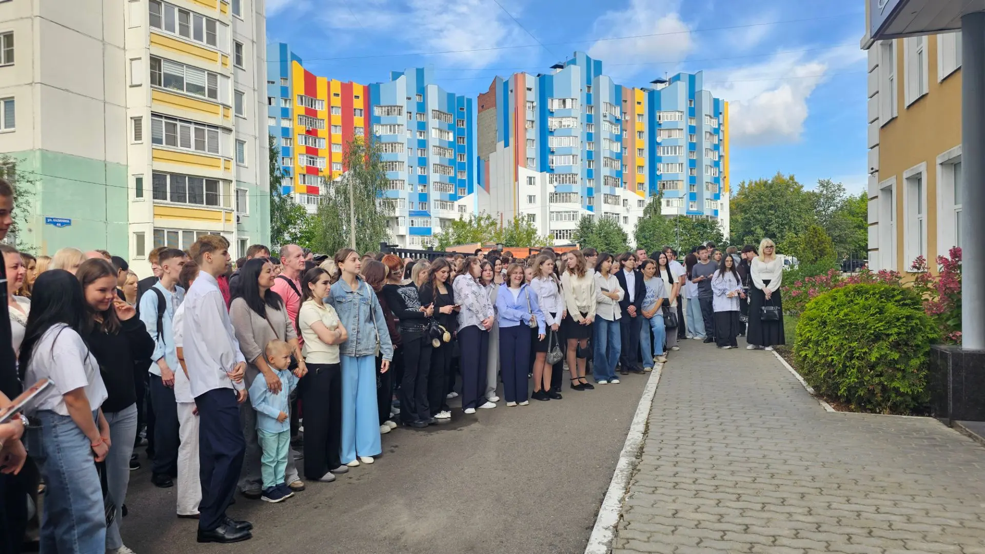 Сегодня в МФЮИ прошла торжественная линейка, в рамках которой первокурсники колледжа по...