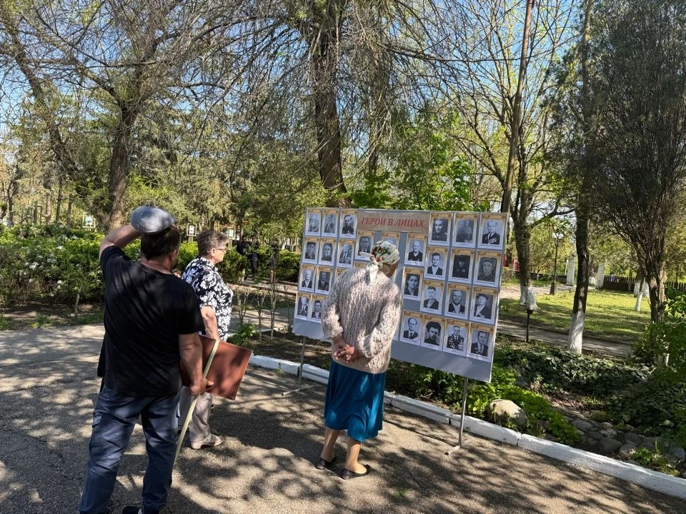 9 мая, в парковой зоне села Курсавка была организована фотовыставка «Герои в лицах», которая позволи