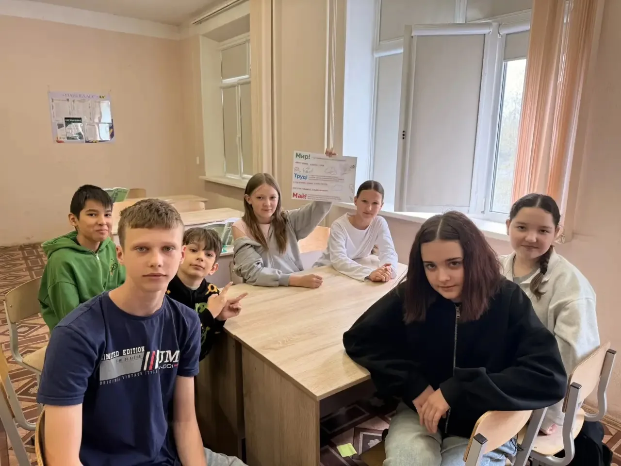 Майские праздники в самом разгаре!🇷🇺🕊️🎈 Накануне первого мая наша школа поучаствовала в акции «Мой т