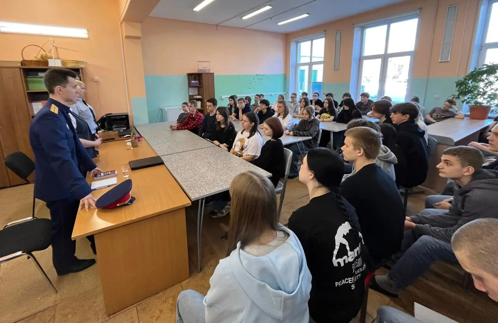 Встреча с законом: что важно знать каждому школьнику  В нашей школе прошла встреча учеников 9-х клас