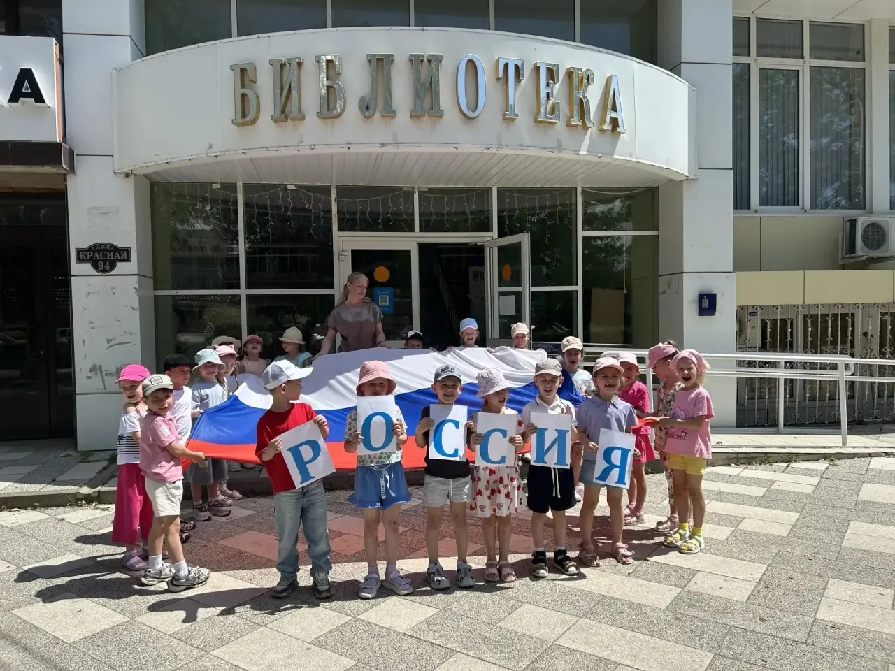 Для воспитанников детского сада № 7 в Динской детской библиотеке состоялся тематический...