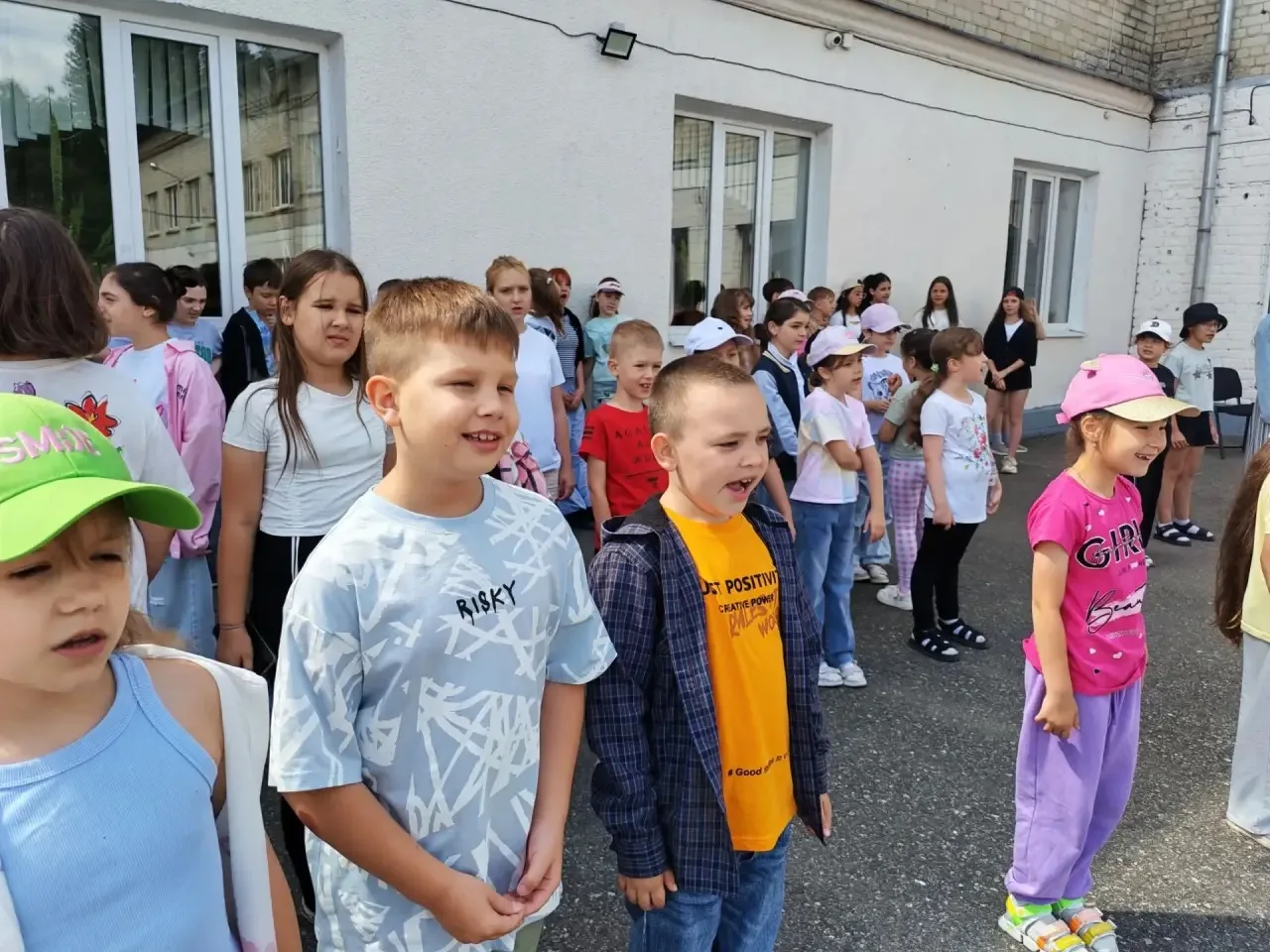 🌼 10‑й день в лагере «Ромашка»: море эмоций, дружбы и ярких моментов! 🌼
Утро началось с бодрой зар