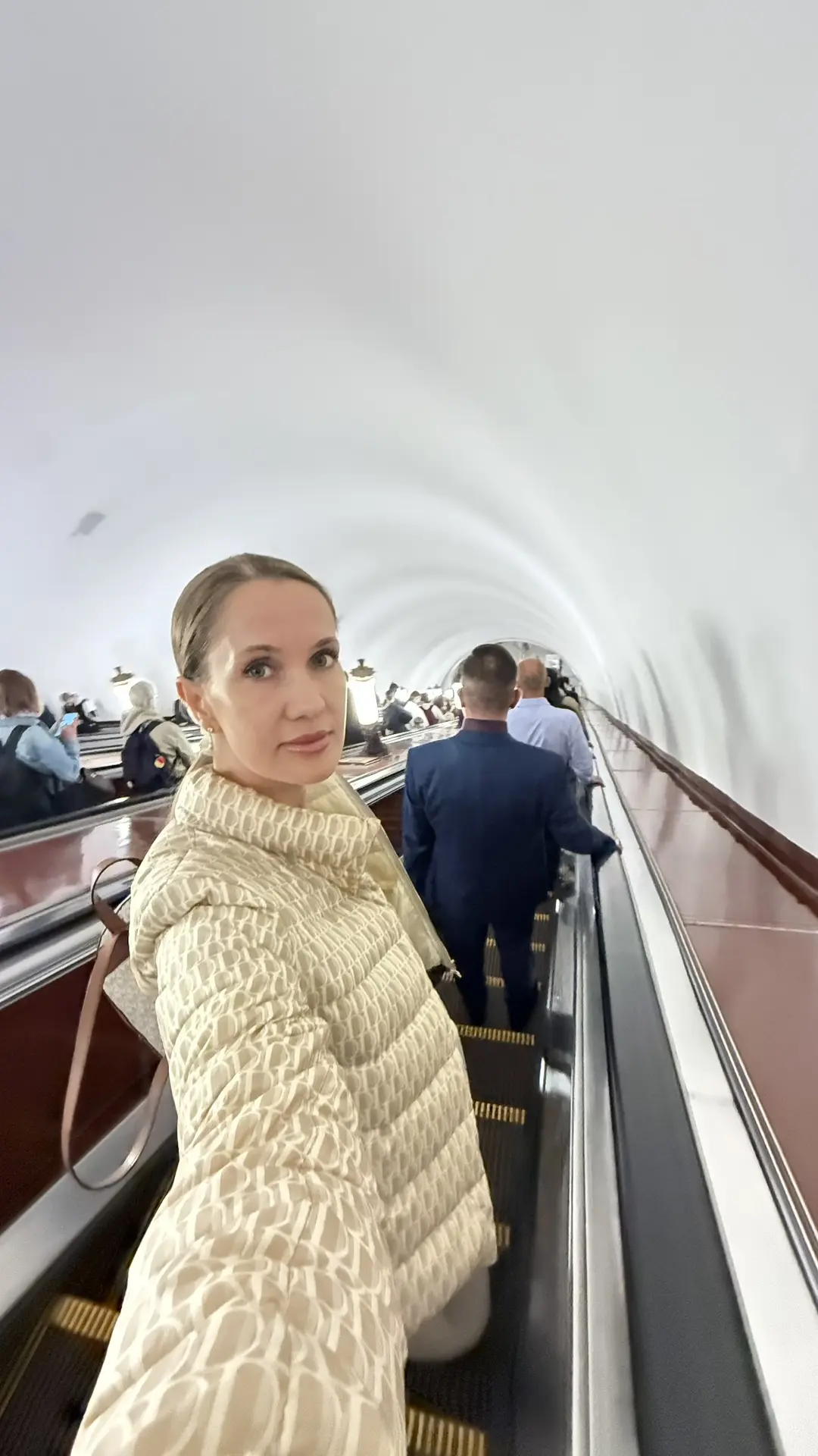 Всем привет! 😊 Я уже в Москве и еду по работе на станцию Войковская. Решила выбрать метро 🚇 — так 