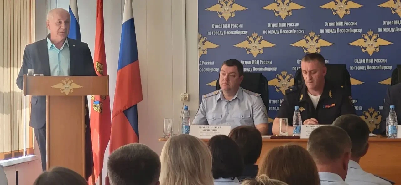 👮🏻‍♂️📚 Главное за визит: итоги работы полиции в Лесосибирске и Енисейске

🫱🏻‍🫲🏼Сегодня с рабо