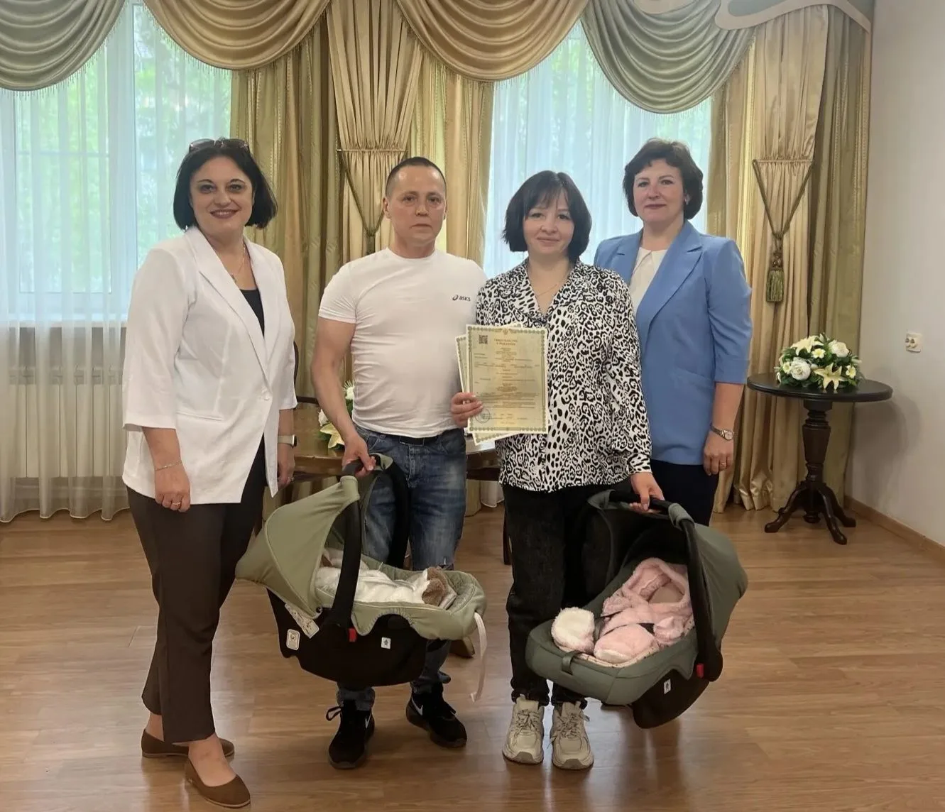 В Родниковском ЗАГСе в торжественной обстановке зарегистрировано рождение двойни. Счаст...