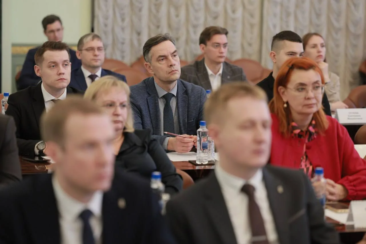 Провел заседание Совета по науке. Обсудили, как усилить роль науки в развитии региона. Речь шла о но