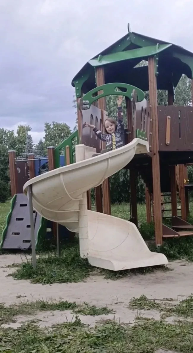 Лето - это удивительная и благодатная пора, когда детям можно вдоволь гулять, бегать и прыгать. Имен