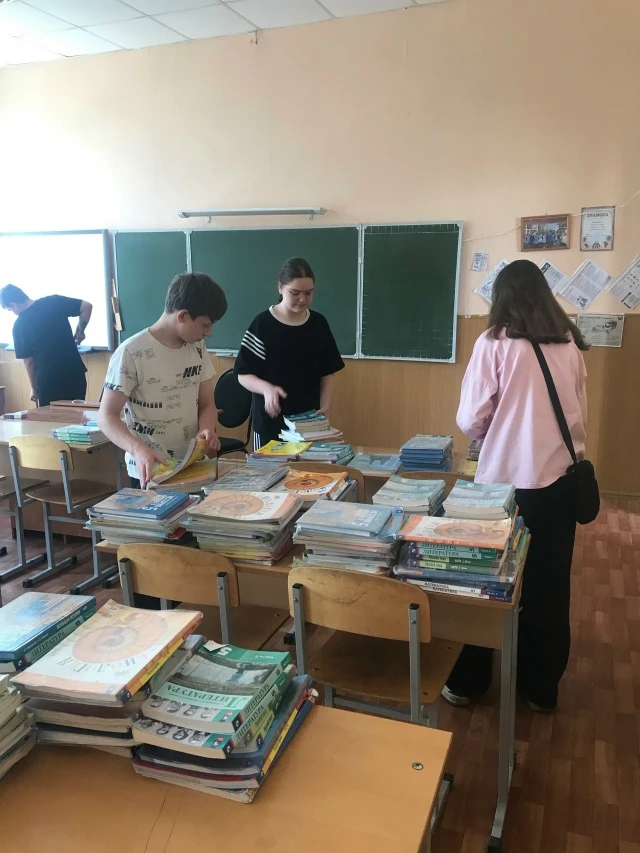 Лагерь труда и отдыха «Максимум». День 16.

         Продолжается работа учащихся МБОУ «Комсомольска