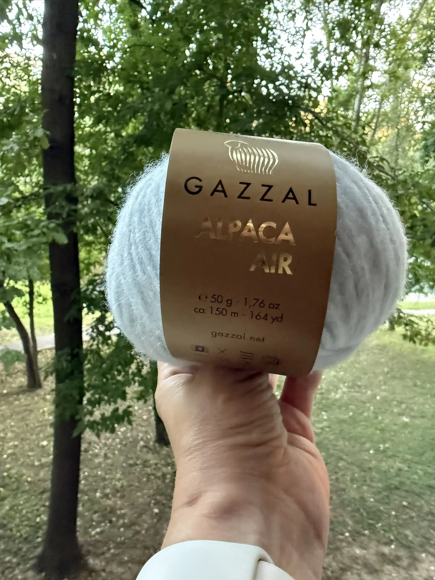 Связала образец из Альпака эйр. Спицы 5,5. Вяжется очень легко, но спицы желательно бра...