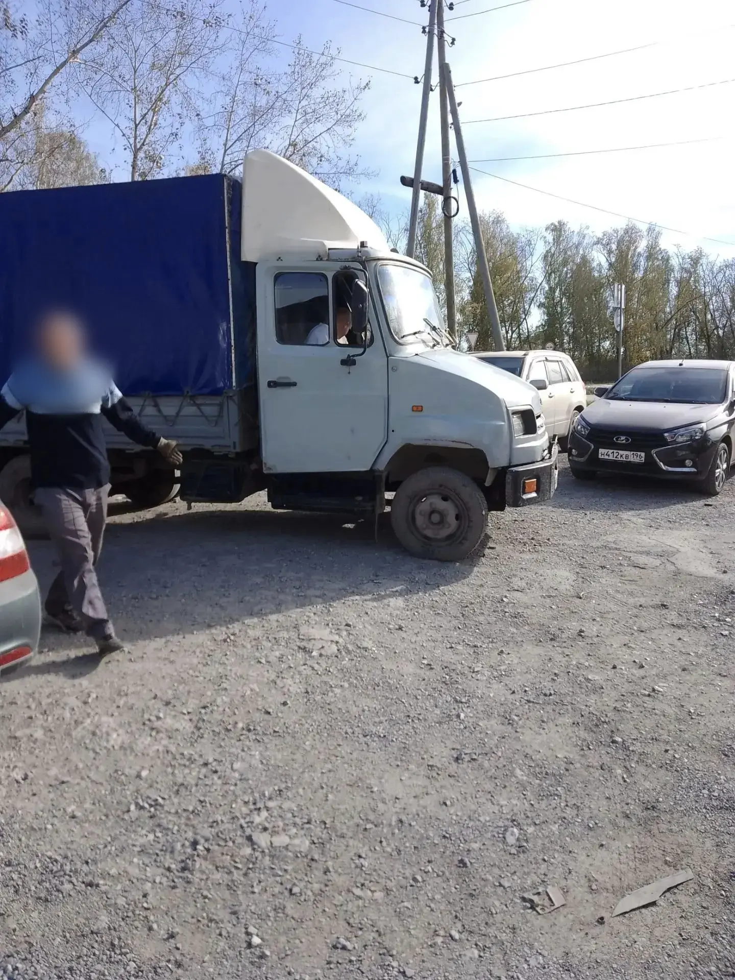 Добрый день, можно выложить в тсл, что вываливается строительный мусор на придомовую му...