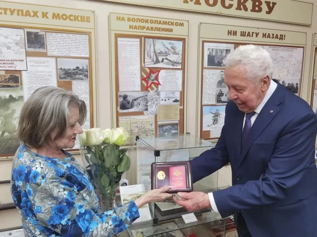 🏅ЗАСЛУЖЕННАЯ НАГРАДА!  🌟Сегодня  представитель Совета ветеранов войск РХБЗ Министерства обороны РФ, 