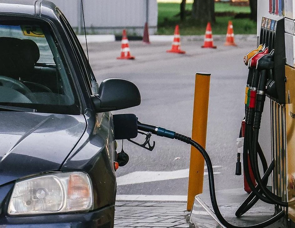 Россия может начать импорт бензина из Индии, чтобы компенсировать дефицит топлива на вн...